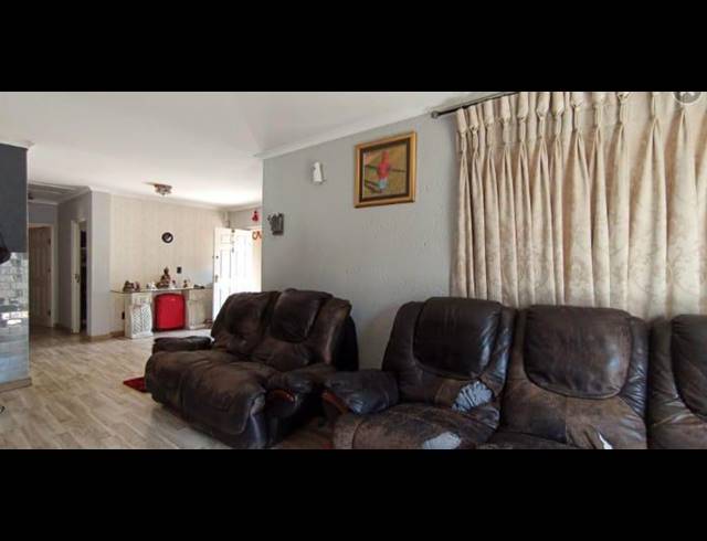 4 BEDROOM PROPERTY TO RENT IN DOUGLASDALE